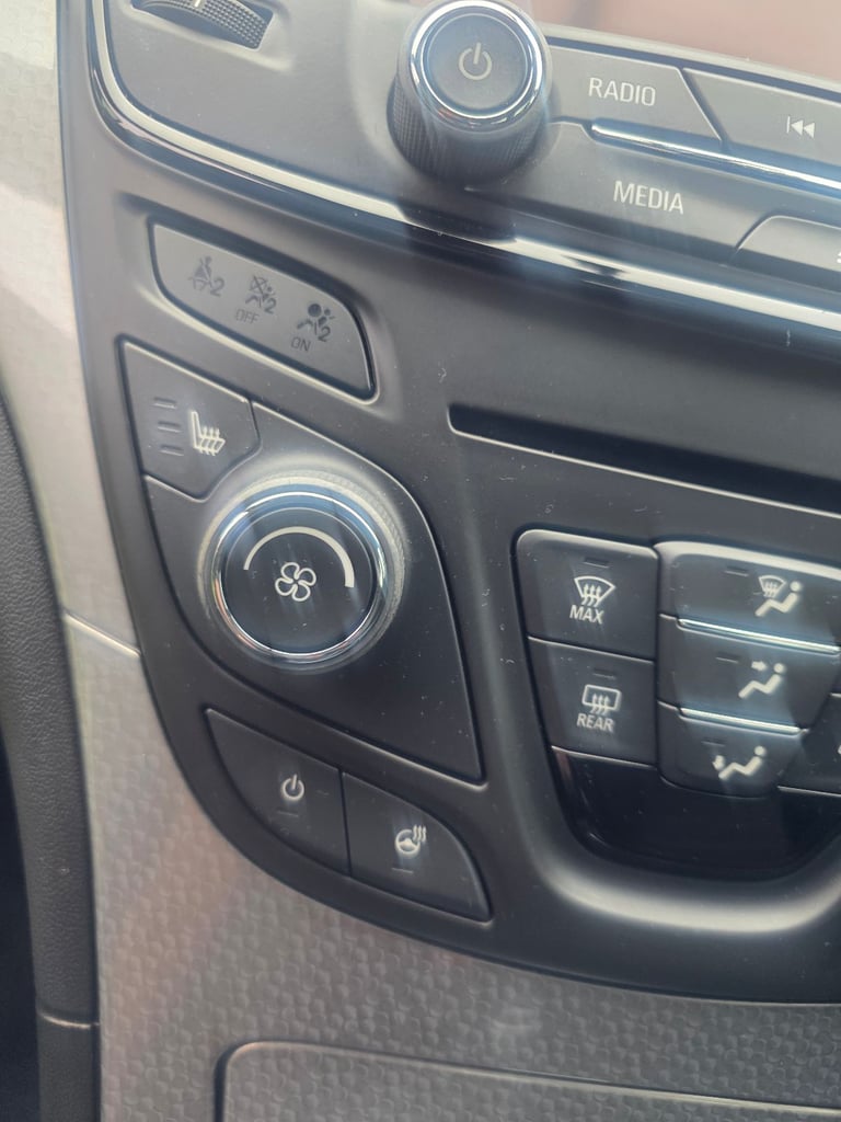 Vauxhall, INSIGNIA, Hatchback, 2014, Manual, 1956 (cc), 5 doors