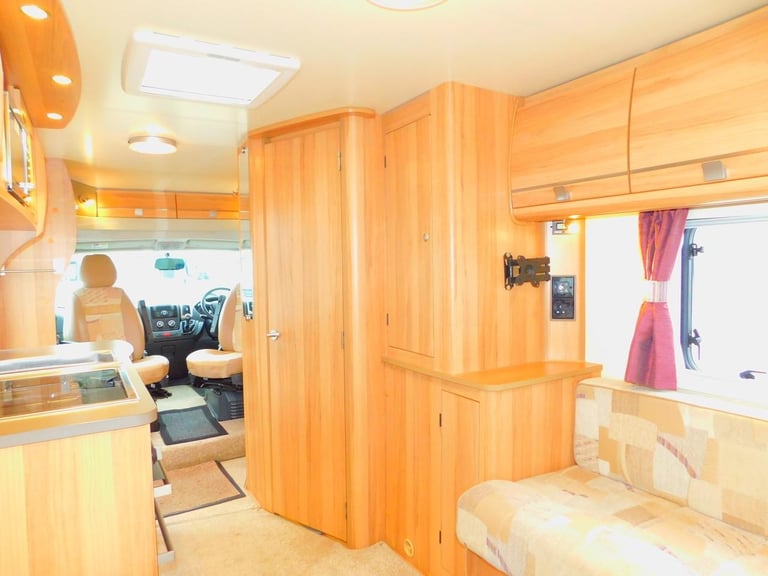 Bailey 625 Approach SE. Peugeot 2.2 Hdi Luxury 2 Berth Motorhome for Sale