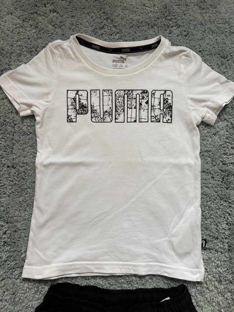 Puma T. Shirt and shorts set age 4-5 I’d say 3-4 yrs