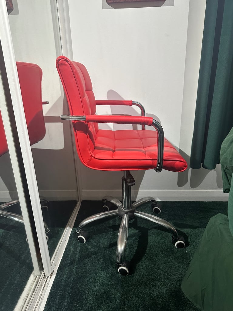 Red retro style desk/office chair