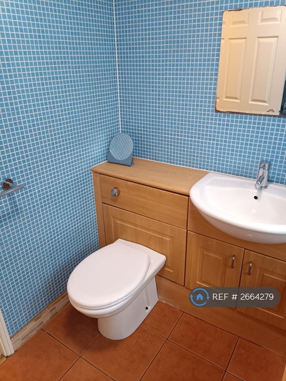 2 bedroom flat in Lindbergh Close, Newport, NP19 (2 bed) (#2664279)