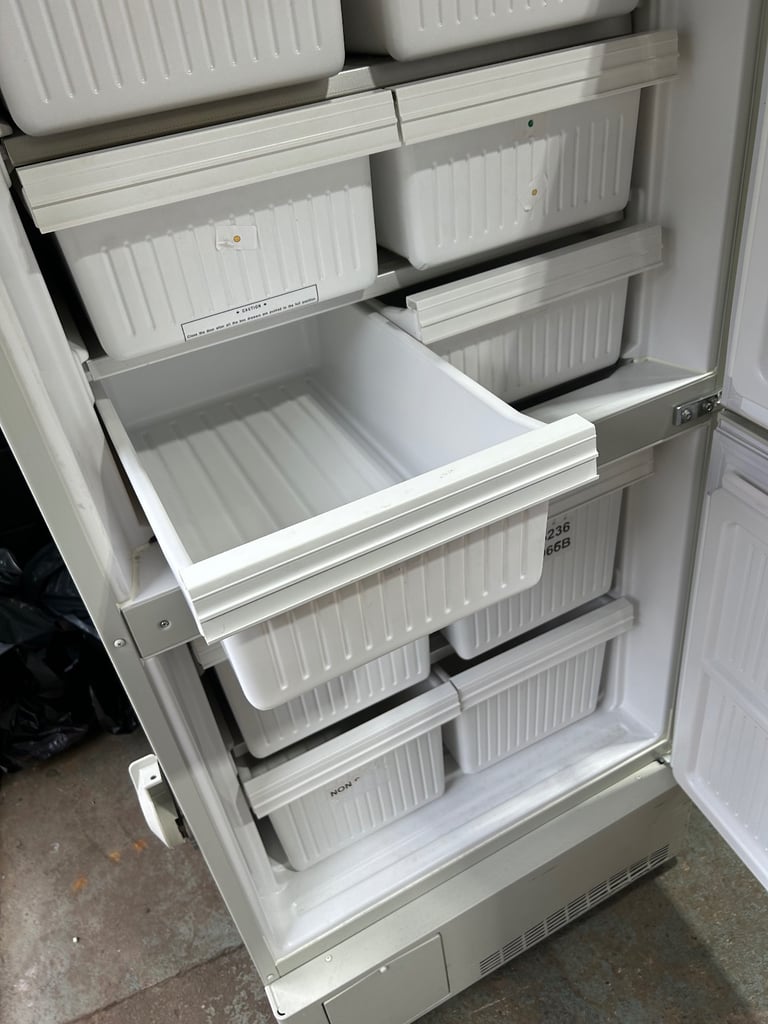 Commercial freezer