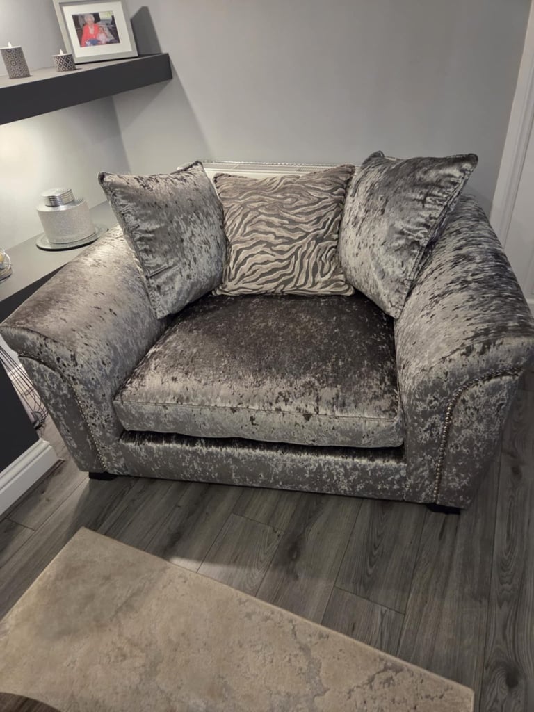 Corner settee, cuddle chair & pouffe absolute bargain 