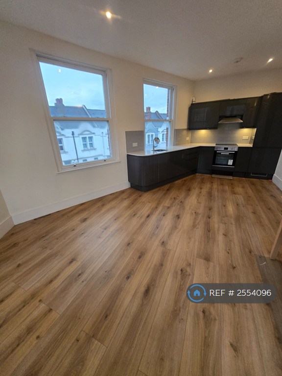 2 bedroom flat in Kasaka House, London, NW3 (2 bed) (#2554096)