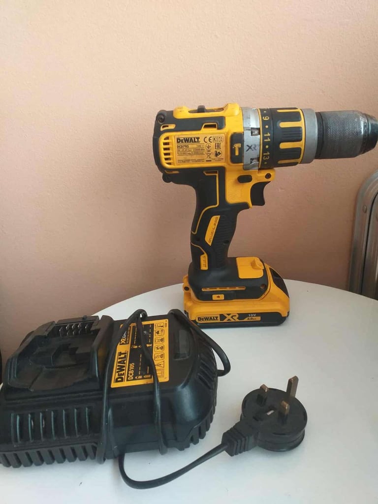 Bosch PSR 18 LI-2 combi drill, box, two batteries and charger in very good condition fully working 
