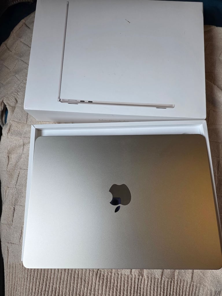Macbook air 13.6 inch model a2681 immaculate condition starlight