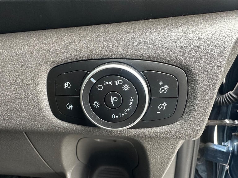 2019 Ford Transit Custom 2.0 TDCi 170ps Low Roof D/Cab Sport Van Auto PANEL VAN DIESEL Automatic
