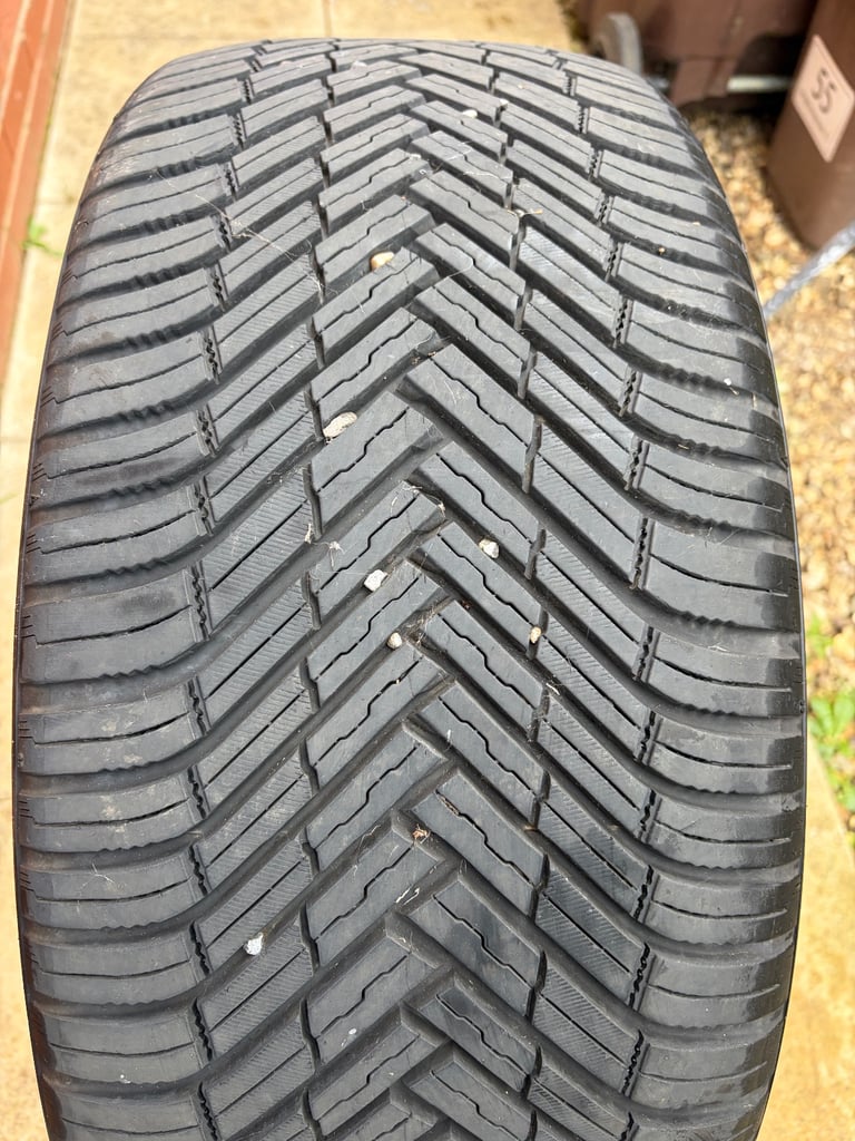 Nexen 4 season 245/40 R20 99Y