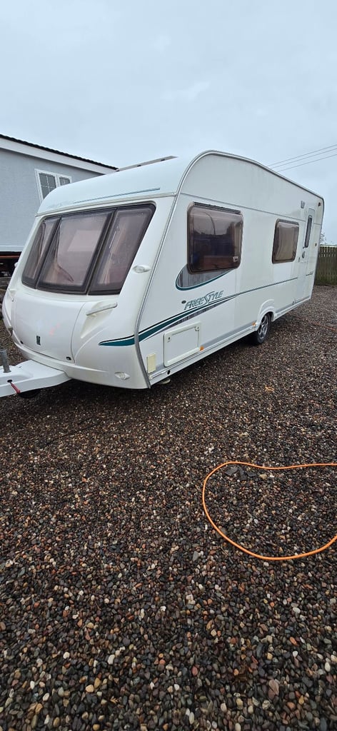 Abbey freestyle 560 SE/6 berth fixed bunk beds 2007 full awning fantastic layout 