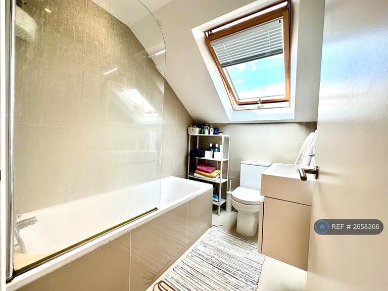 1 bedroom flat in The Limes Avenue, London, N11 (1 bed) (#2658366)