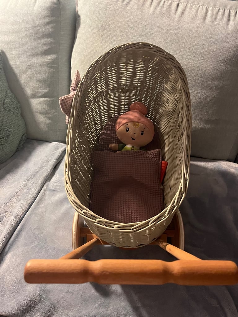 Dolls Wicker Pram