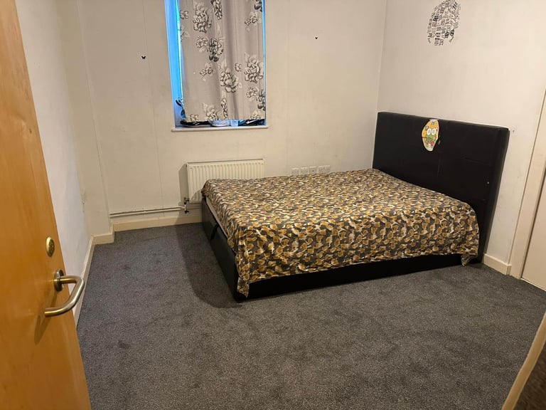 1 room in a 2 bed flat 
