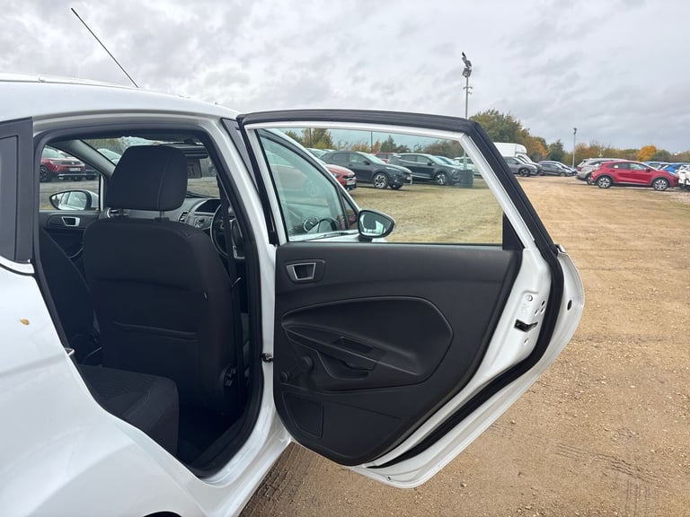 2013 Ford Fiesta 1.25 82 Zetec 5dr Hatchback PETROL Manual