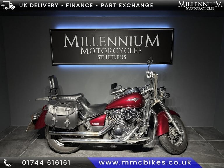 KAWASAKI VN 900 CRUISER. MUSTANG SEATS.SISSY BAR