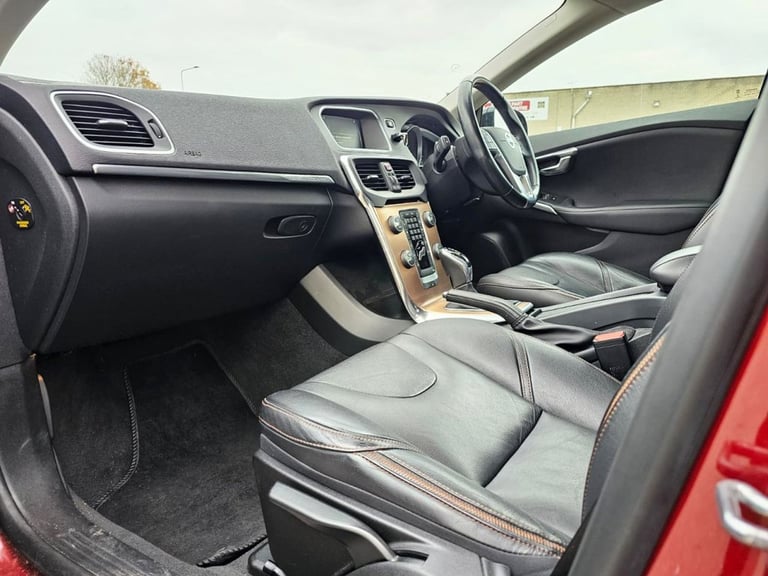 2014 Volvo V40 Cross Country 1.6 D2 Lux Nav Hatchback 5dr Diesel Powershift Euro 5 (s/s) (115 ps)...