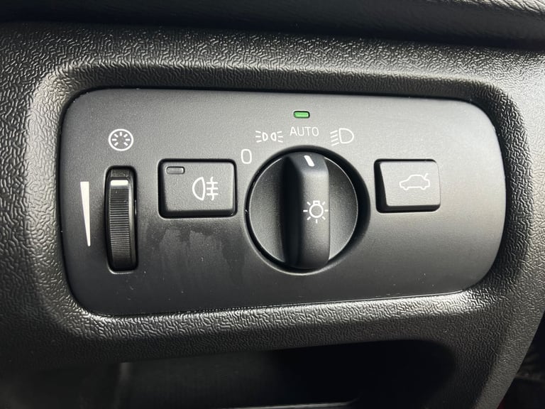 2019 Volvo V40 D3 [4 Cyl 152] Inscription Edition 5dr Geartronic Hatchback DIESEL Automatic