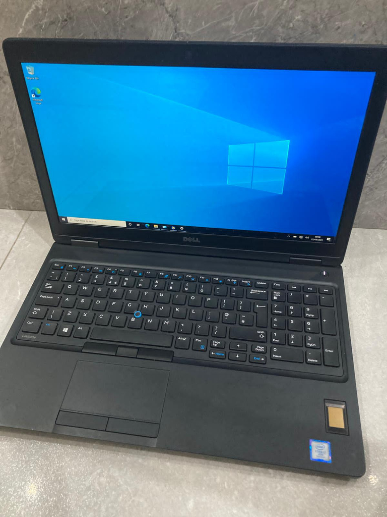 "Super-Fast Dell Latitude 5580 - i7 Processor, 16GB RAM, Touchscreen!"