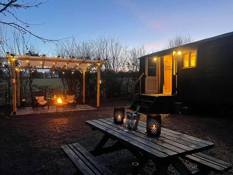 Shepherd's Huts - Four Seasons 