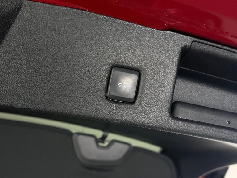 2022 Ford Kuga 2.5 EcoBoost Duratec 14.4kWh ST-Line CVT Euro 6 (s/s) 5dr HATCHBACK Petrol/Electri...