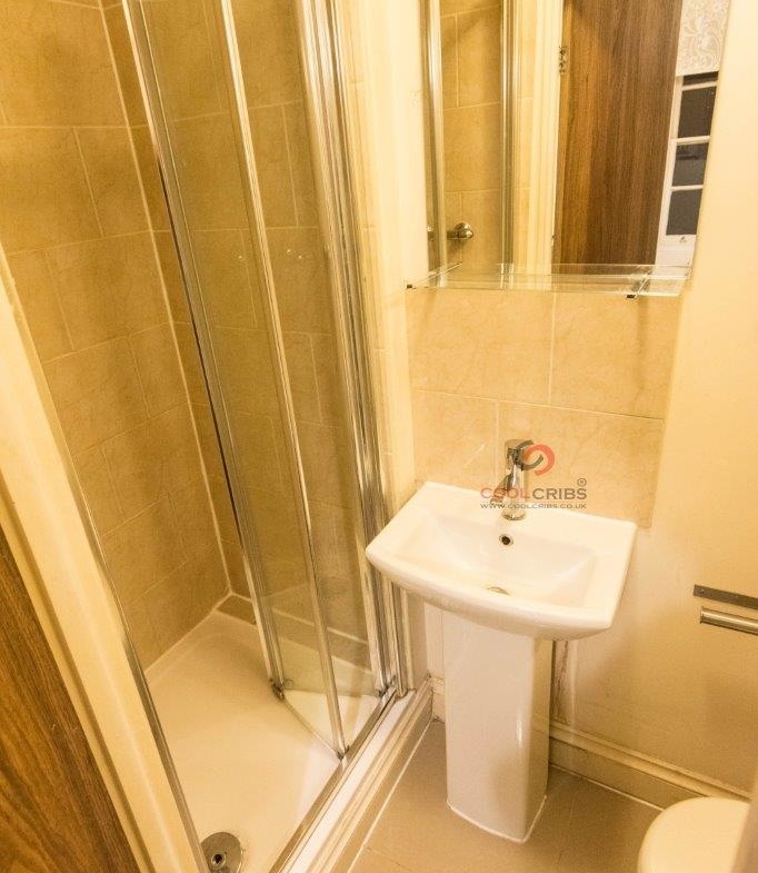 Studio apartment situated in Victorian style building, Wyndham Street, Marylebone, W1H.-Ref: 566