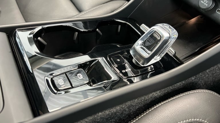 2024 Volvo XC40 Ultra, B3 Mild hybrid, Petrol, Bright (360 camera, Heated Windscreen) Estate Petr...