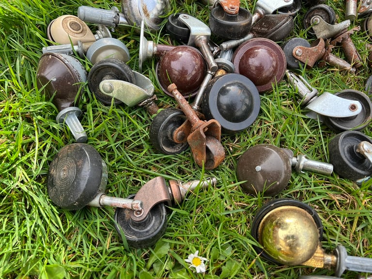 LARGE JOB LOT BUNDLE OF VINTAGE RETRO MCM LEGS FEET WHEELS FURNITURE 