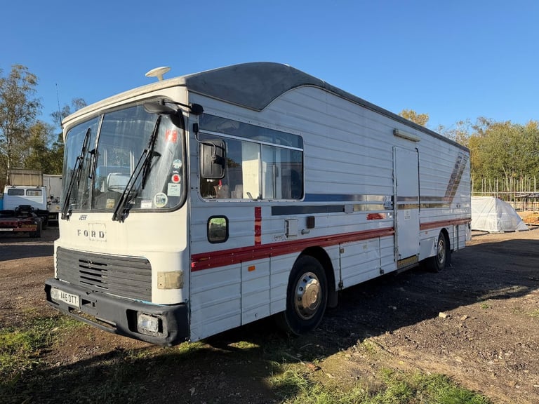 Ford 1984 MOBILE LIBRARY WARDROBE 12.5 ton box truck film unit events