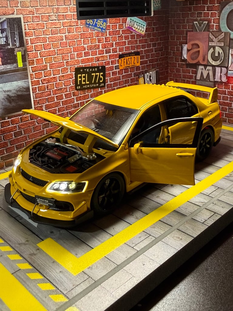 Mitsubishi Lancer Evolution 9 1:32 Diecast Model Toy Car Collectors