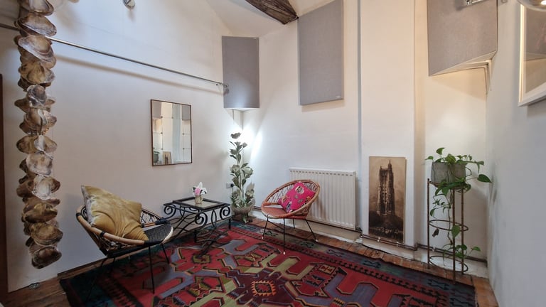 Office Studio Space with mezzanine £700 p/m work only - Available immediately 