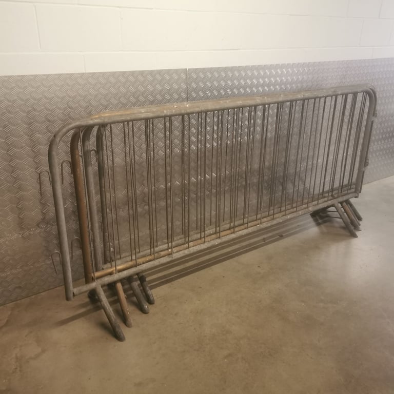 4 X Pedestrian Barriers Metal Interlinking Fencing Security Galvanised London