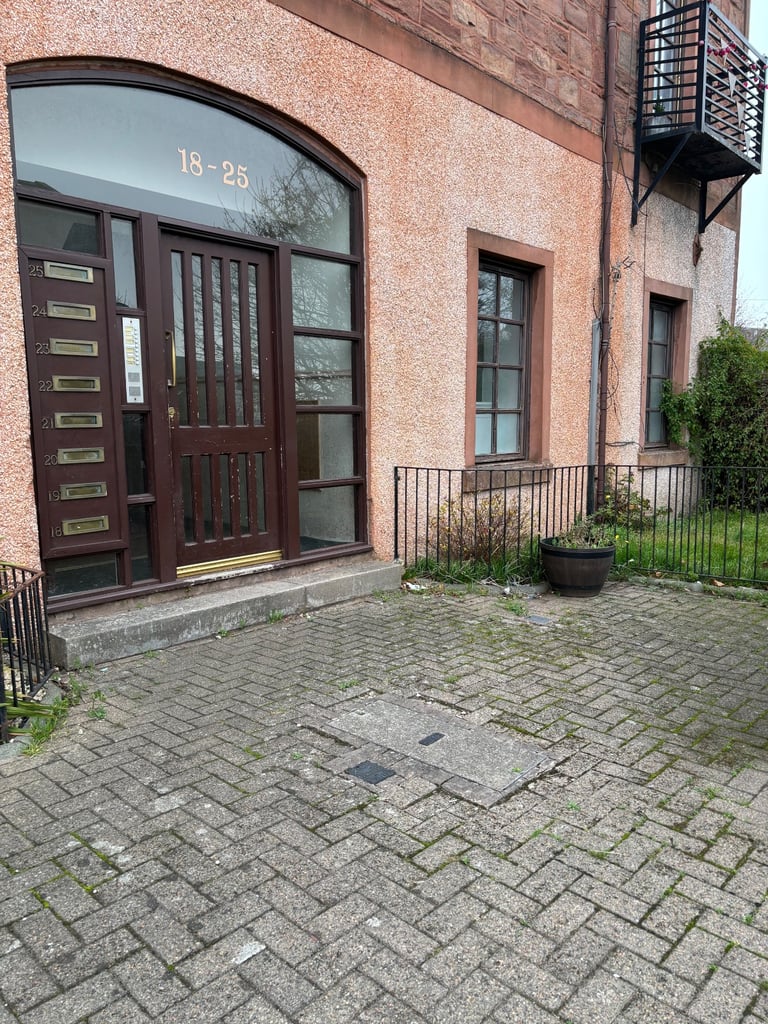 !! Immaculate Modern Flat for Rent !! 