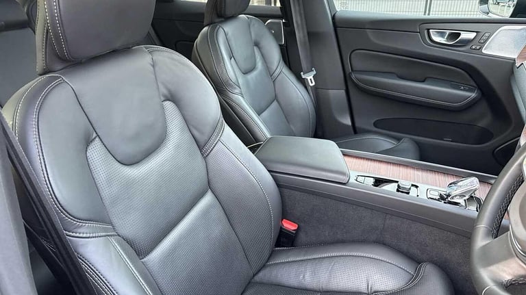 2024 Volvo XC60 Ultimate, B5 AWD Mild hybrid, Petrol, Dark ESTATE Petrol/Electric Hybrid Automatic