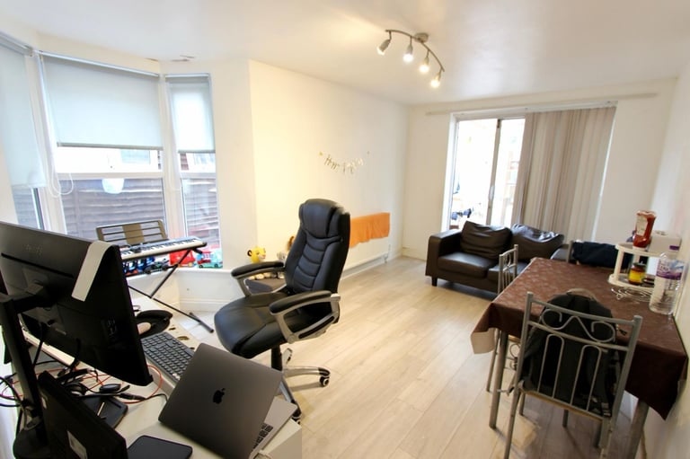 E6 Spacious GROUND FLOOR 1 bed flat with PRIVATE GARDEN. AVAILABLE NOW. Ideal for EAST HAM