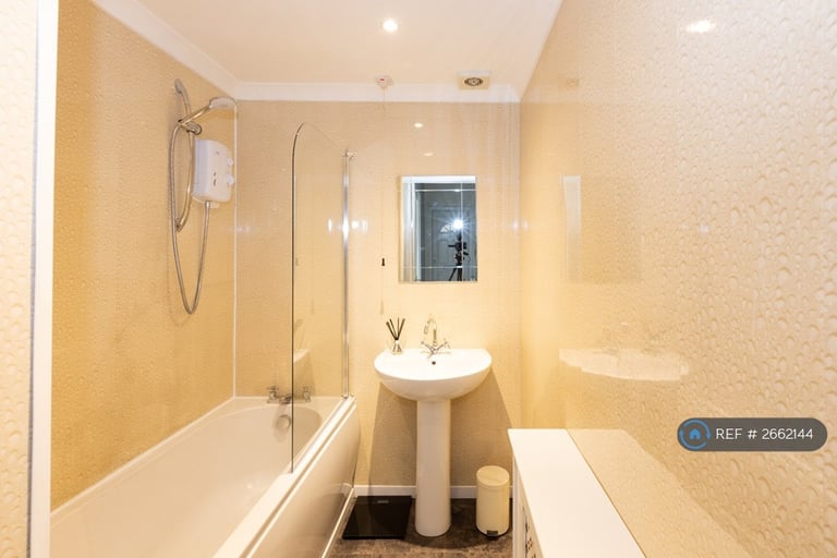 1 bedroom flat in Shettleston Road, Glasgow, G32 (1 bed) (#2662144)