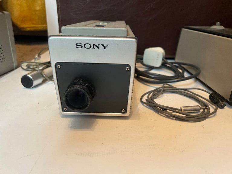 Powers On Vintage Sony AVC-3200CE Video Camera Original Case View Finder & more