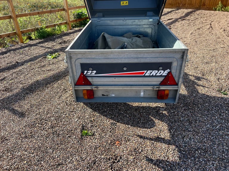 Erde 122 Trailer and Hardcover (locable)