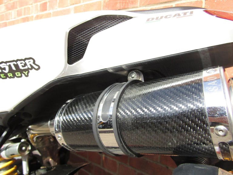 DUCATI 1198 S * PEARL WHITE * REDUCED * LOVELY BIKE * PLATE**EXTRAS**CARBON**