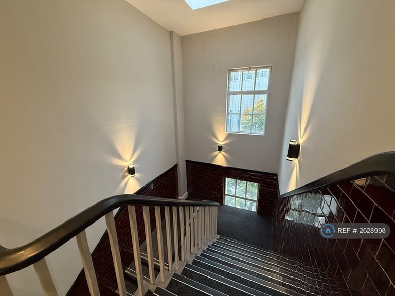1 bedroom flat in St Sepulchre Gate, Doncaster, DN1 (1 bed) (#2628998)