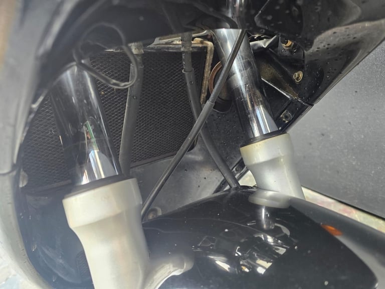 TRIUMPH DAYTONA 750 PROJECT BIKE HPI CLEAR