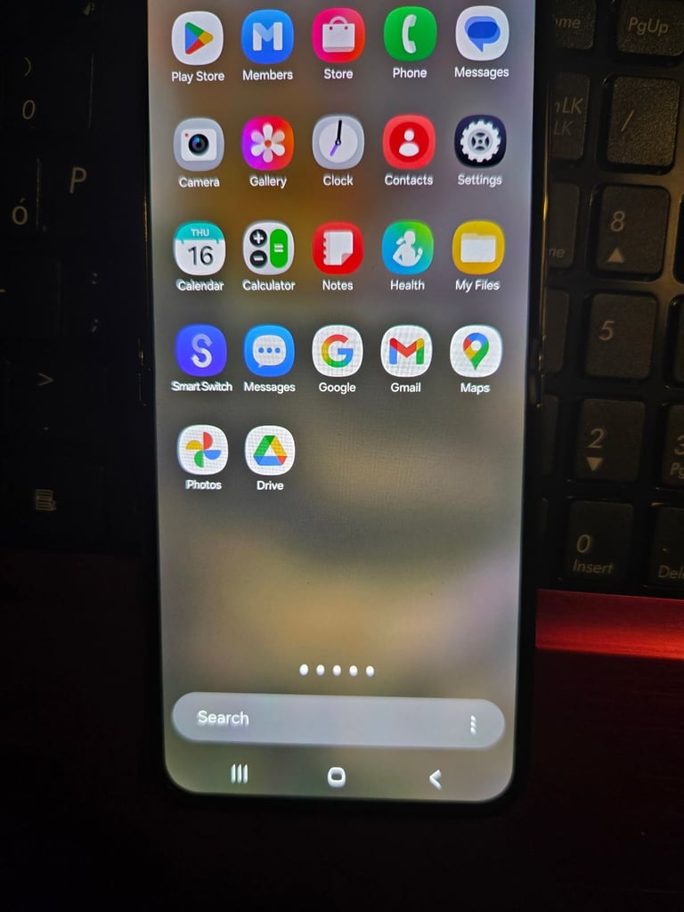 Samsung galaxy z flip 5 boxed mint condition 