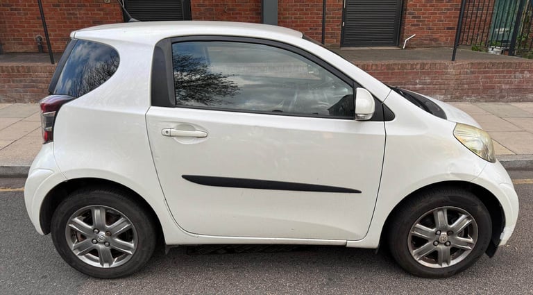 image for Toyota, IQ, Hatchback, 2010, Manual, 998 (cc), 3 doors