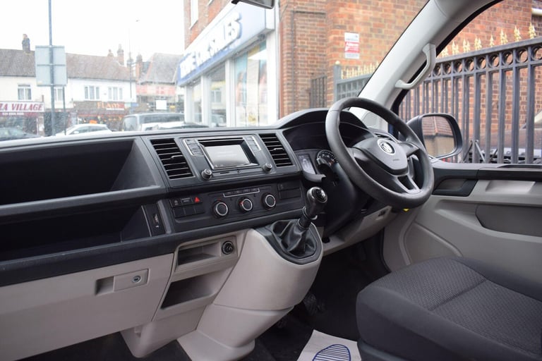 2019 Volkswagen Transporter Shuttle 2.0 TDI BlueMotion Tech S FWD SWB Euro 6 (s/s) 5dr MPV Diesel...