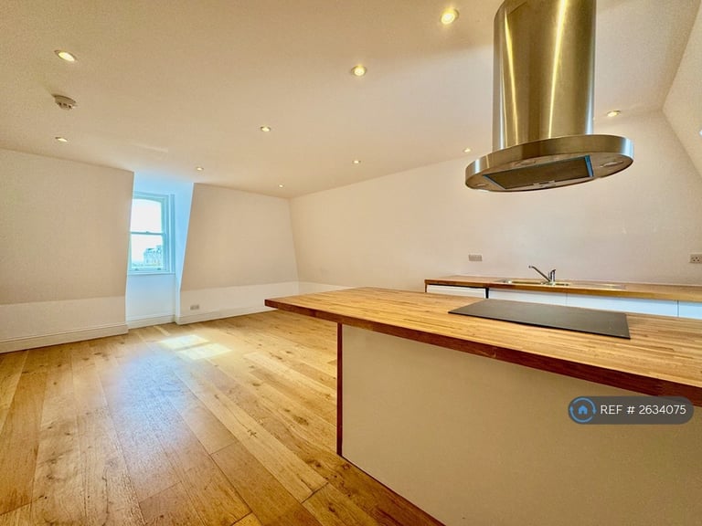 3 bedroom flat in Castle Hill Avenue, Folkestone, CT20 (3 bed) (#2634075)