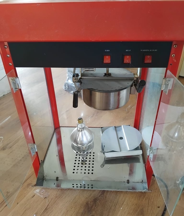 Commercial popcorn machine 