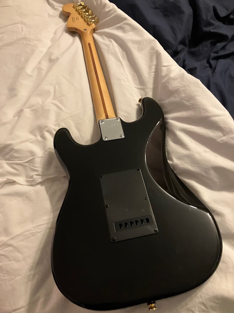 2006 Squier Affinity Stratocaster, Black & Gold Hardware
