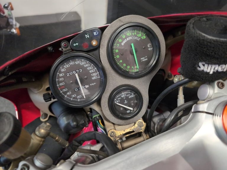 2000 W REG DUCATI 748 B IN RED, GREAT LOOKING CLASSIC