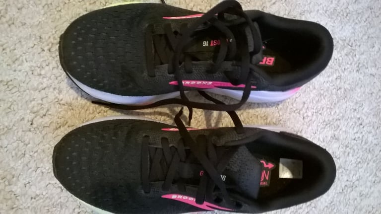 BROOKS GHOST TRAINERS WIDE FIT  RRP £139 FREE POST 