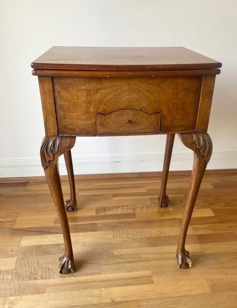 1941 Singer Sewing Machine With Hideaway Table