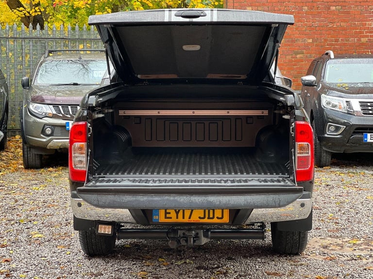 2017 Nissan Navara Double Cab Pick Up Tekna 2.3dCi 190 4WD PICK UP DIESEL Manual