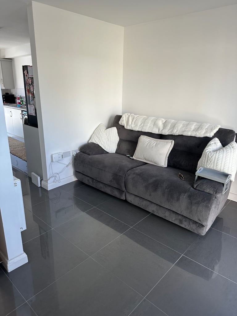 DFS Electric recliner 